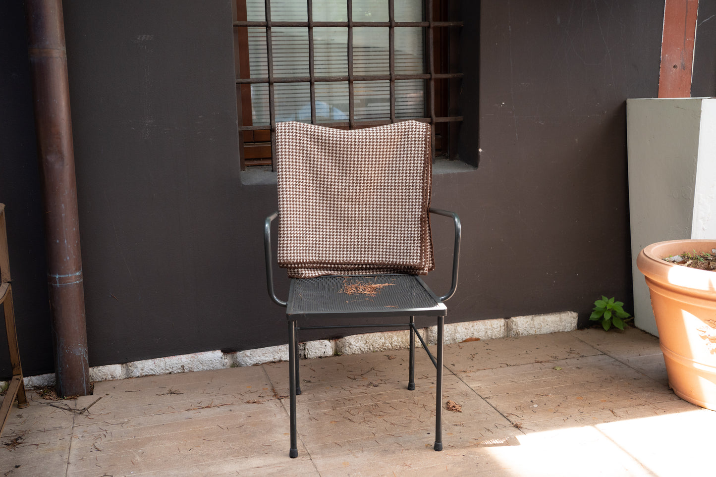 Coperta in fantasia pied de poule con bordatura