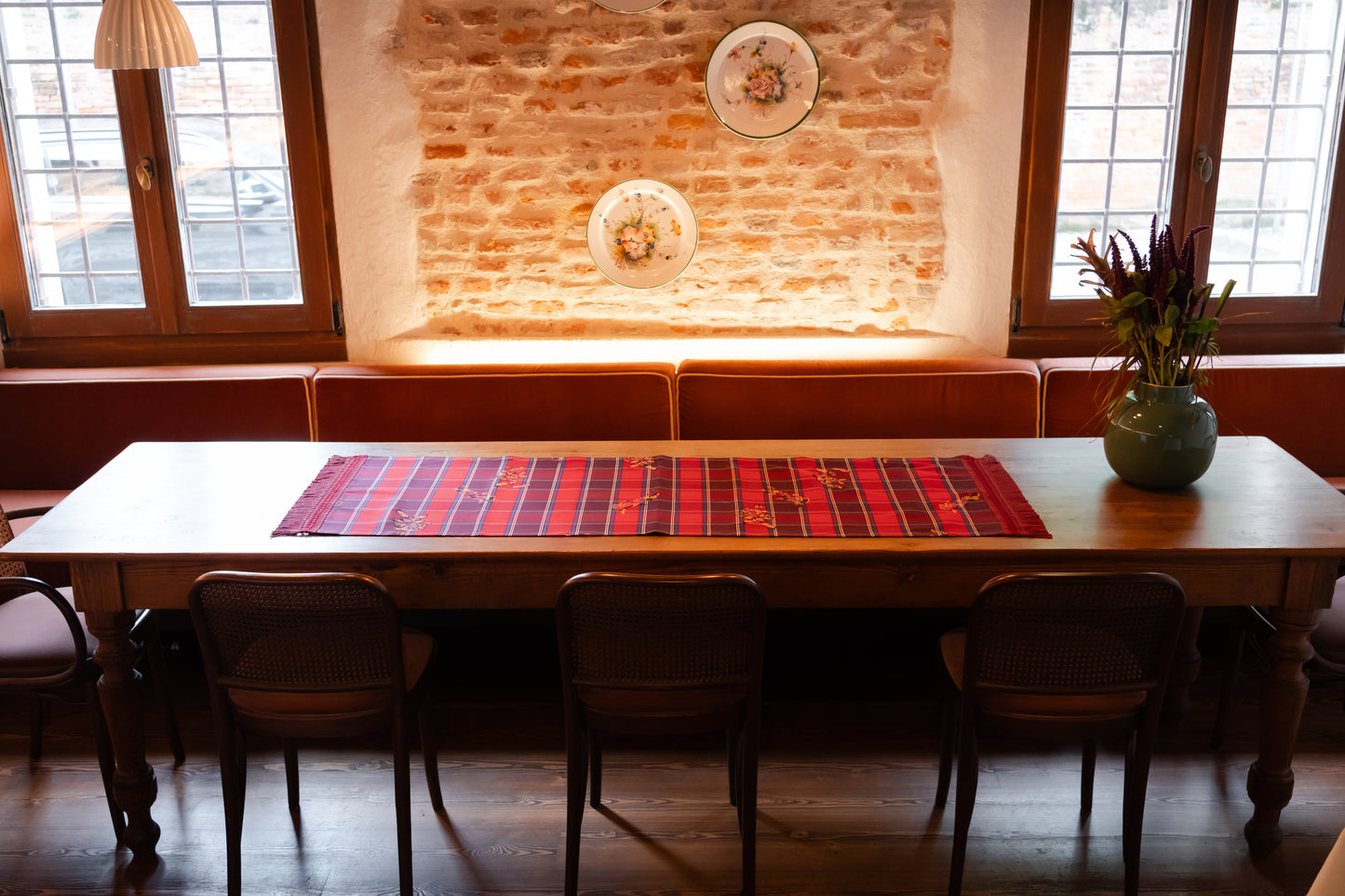 Runner in tessuto scozzese leggero con frangia