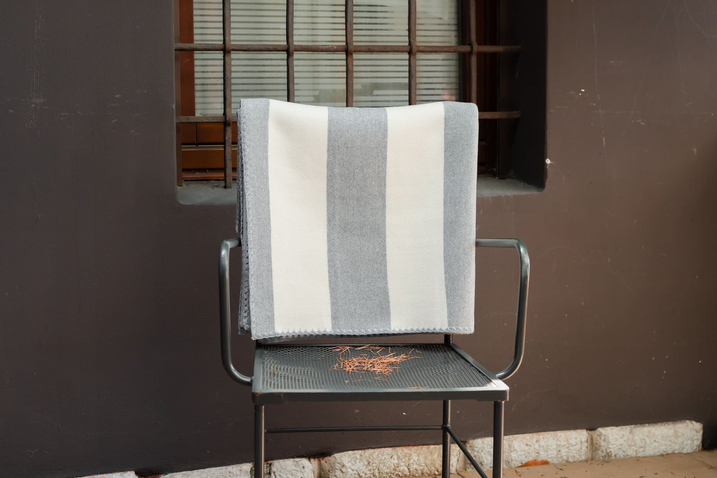 Coperta a rigoni con bordatura