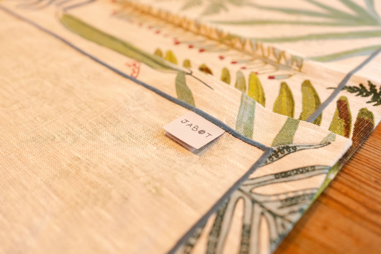 Runner in lino stampa foglie con cucitura