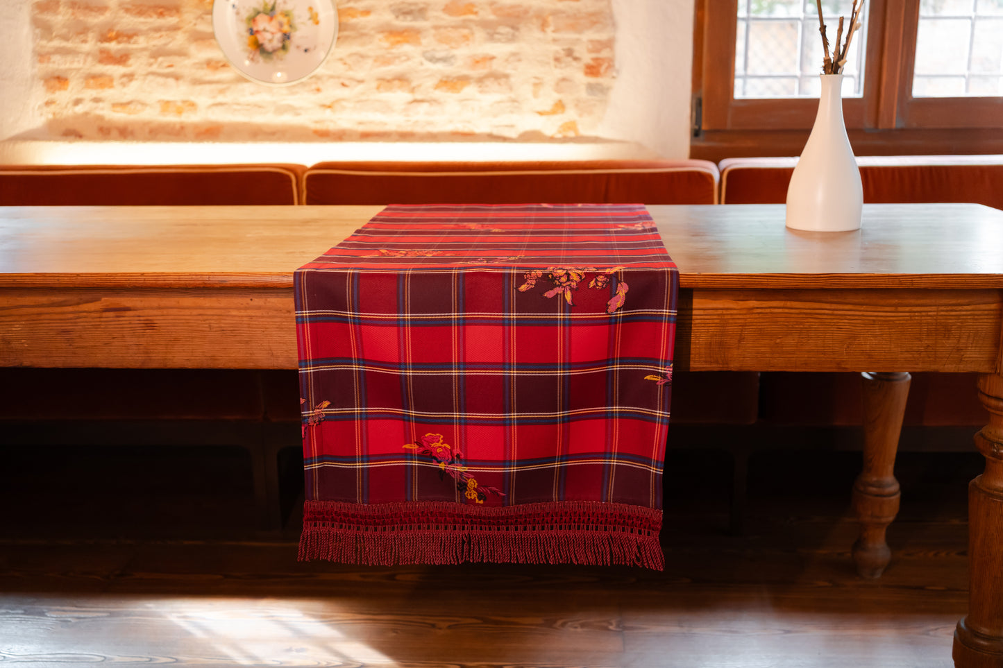 Runner in light tartan fabric with fringe