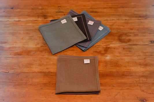 Tovagliolo unito marrone in puro lino con cucitura