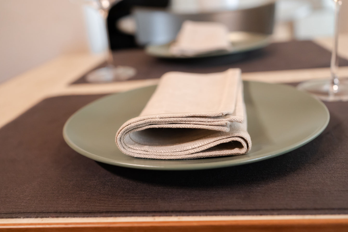 Tovagliolo unito ecrù in puro lino con cucitura