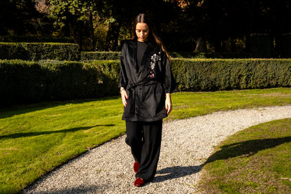 Kimono lunghezza media in velluto con ricamo