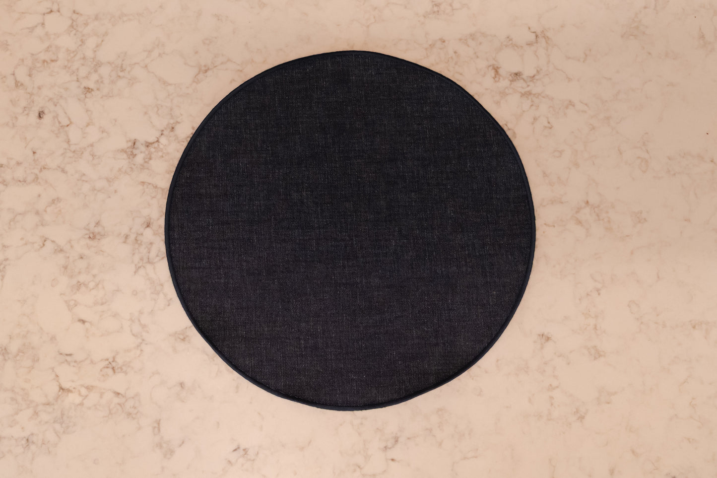 Sottopiatto in denim e lino con bordatura blu