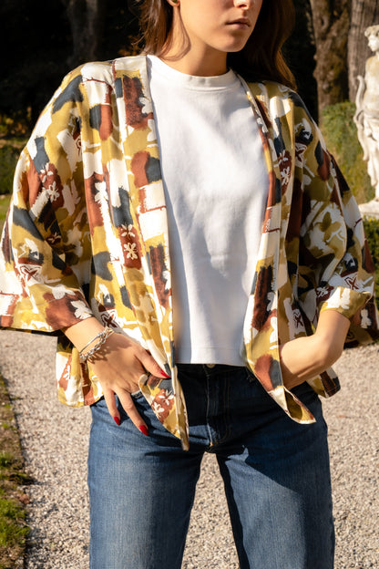 Kimono corto in fantasia astratta