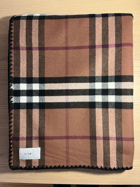 Coperta in pura lana e bordo ricamato