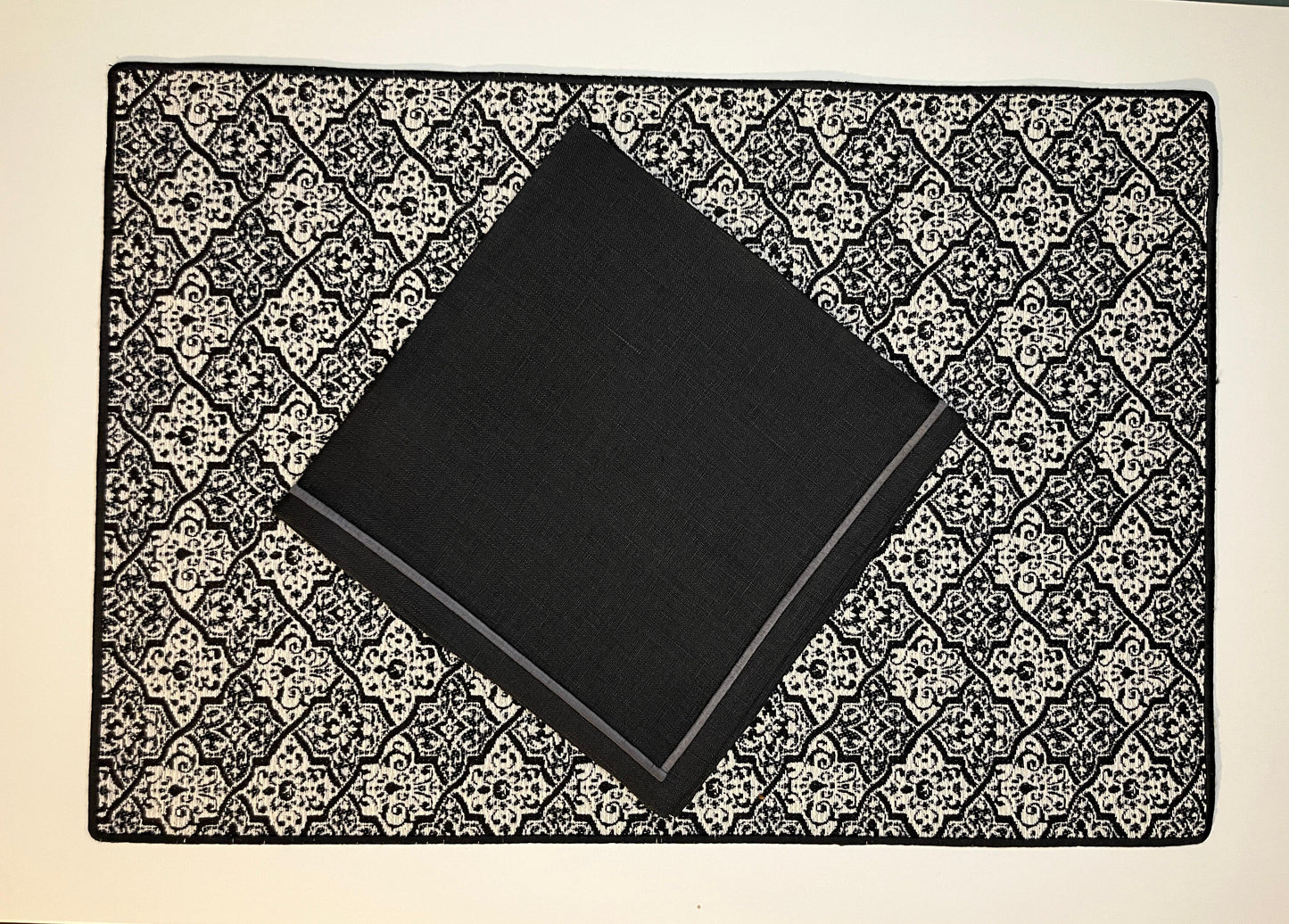 Tovaglietta Jacquard Avorio e Nero