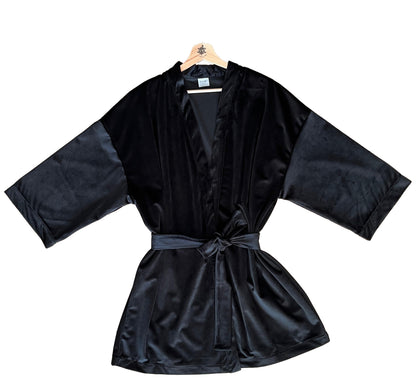 Kimono lunghezza media in velluto liscio nero
