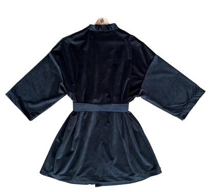 Kimono lunghezza media in velluto liscio nero